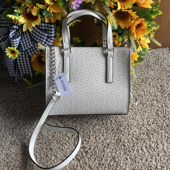 NWT white guess crossbody purse - Picture 2 of 11